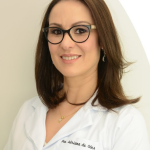 Dra. Adriana de Góes